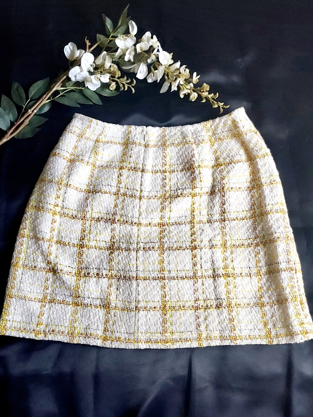 CAbi Cream Tweed Mini Skirt with Gold Plaid NWOT - Picture 4 of 7